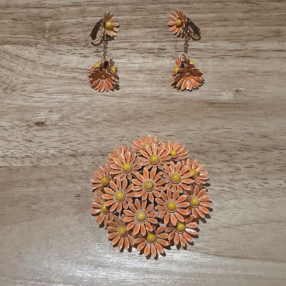 1960s Vintage Enamel Daisy Flower Brooch And Earrings Set FLOWER POWER